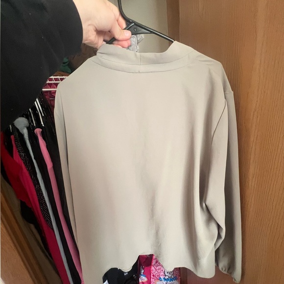 Light green small v neck blouse comfy - Picture 3 of 4